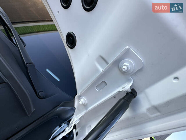 Белый Ауди А4, объемом двигателя 2 л и пробегом 122 тыс. км за 18650 $, фото 129 на Automoto.ua