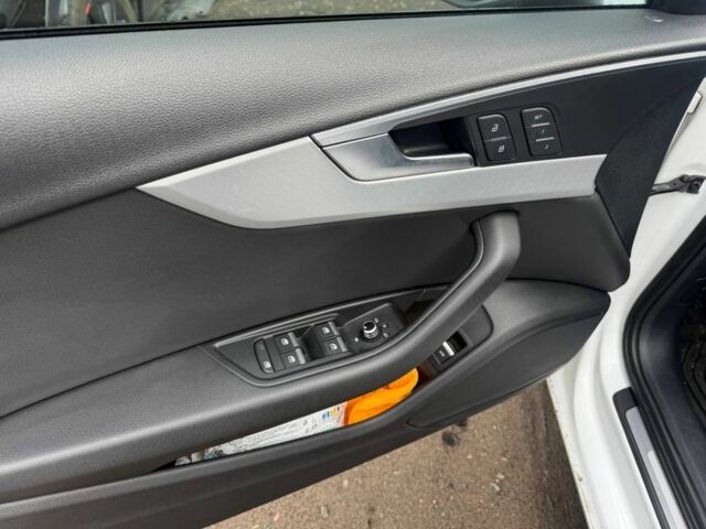 Белый Ауди А4, объемом двигателя 2 л и пробегом 120 тыс. км за 20500 $, фото 8 на Automoto.ua