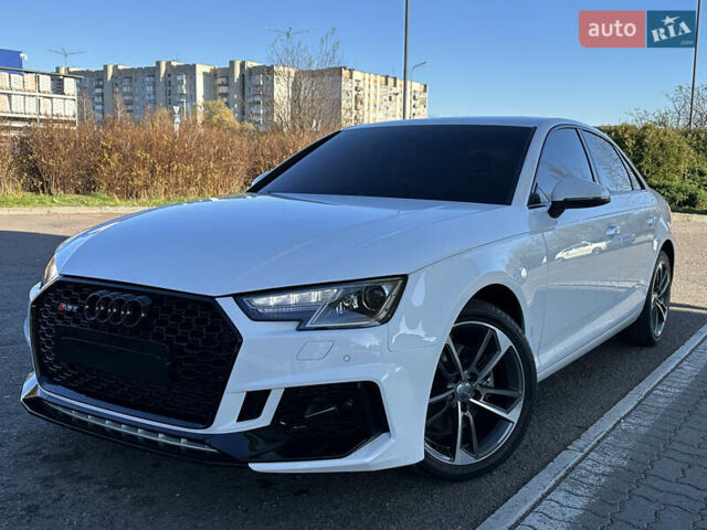 Белый Ауди А4, объемом двигателя 2 л и пробегом 122 тыс. км за 18650 $, фото 1 на Automoto.ua