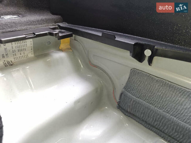 Білий Ауді А4, об'ємом двигуна 1.98 л та пробігом 36 тис. км за 30000 $, фото 23 на Automoto.ua