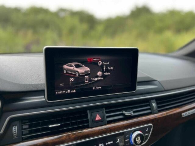 Белый Ауди А4, объемом двигателя 2 л и пробегом 38 тыс. км за 10900 $, фото 9 на Automoto.ua