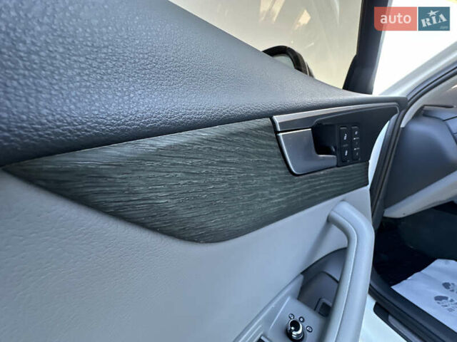 Белый Ауди А4, объемом двигателя 2 л и пробегом 122 тыс. км за 18650 $, фото 45 на Automoto.ua