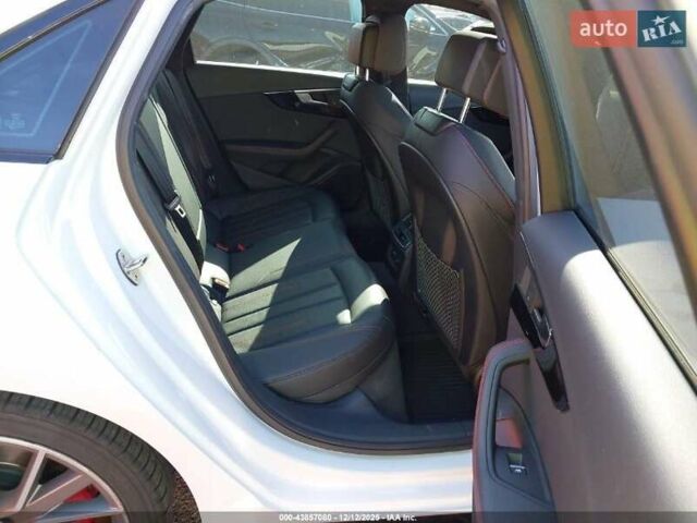 Белый Ауди А4, объемом двигателя 2 л и пробегом 141 тыс. км за 4700 $, фото 6 на Automoto.ua