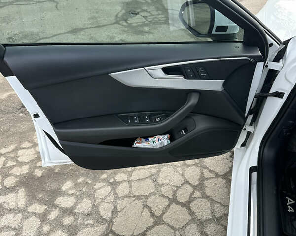 Білий Ауді А4, об'ємом двигуна 1.98 л та пробігом 130 тис. км за 21500 $, фото 8 на Automoto.ua