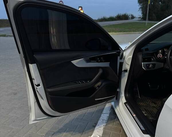 Белый Ауди А4, объемом двигателя 1.98 л и пробегом 43 тыс. км за 33300 $, фото 15 на Automoto.ua