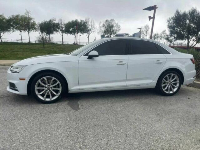 Белый Ауди А4, объемом двигателя 2 л и пробегом 31 тыс. км за 12000 $, фото 3 на Automoto.ua