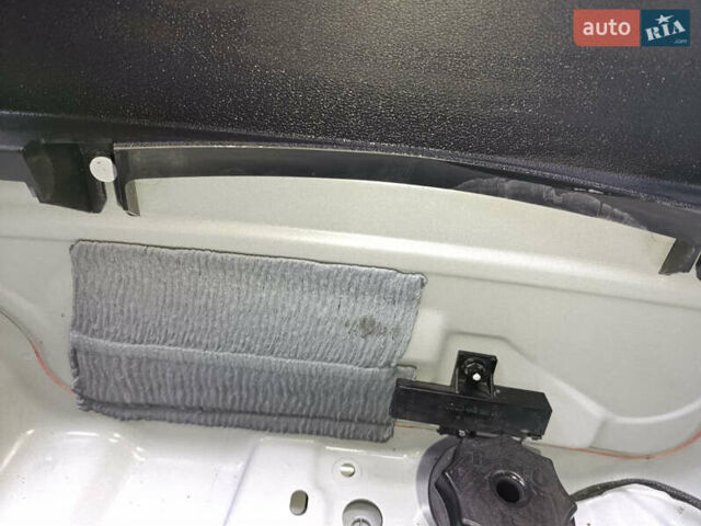 Білий Ауді А4, об'ємом двигуна 1.98 л та пробігом 36 тис. км за 30000 $, фото 27 на Automoto.ua