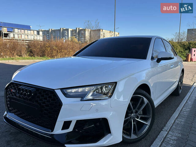 Белый Ауди А4, объемом двигателя 2 л и пробегом 122 тыс. км за 18650 $, фото 4 на Automoto.ua