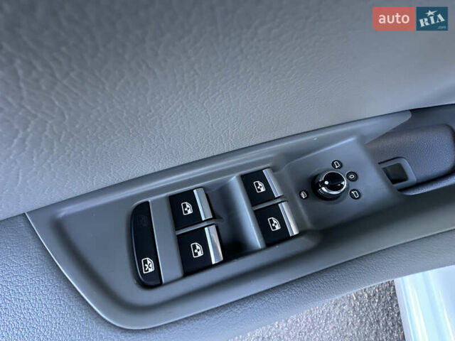 Белый Ауди А4, объемом двигателя 2 л и пробегом 122 тыс. км за 18650 $, фото 48 на Automoto.ua