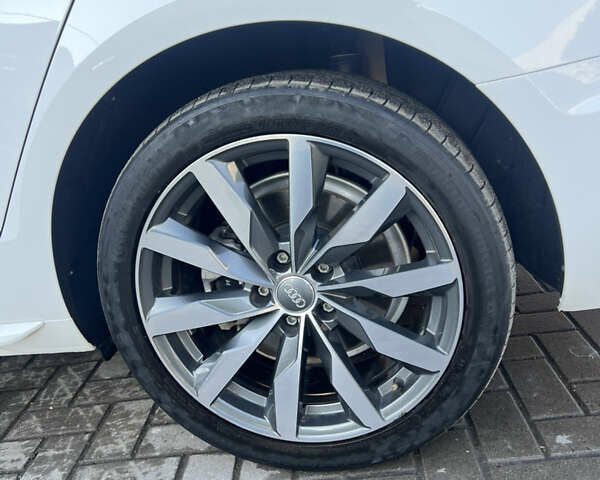 Белый Ауди А4, объемом двигателя 2 л и пробегом 105 тыс. км за 26000 $, фото 7 на Automoto.ua