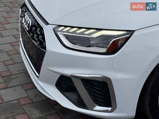 Белый Ауди А4, объемом двигателя 2 л и пробегом 65 тыс. км за 26500 $, фото 1 на Automoto.ua