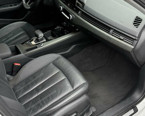 Білий Ауді А4, об'ємом двигуна 1.98 л та пробігом 82 тис. км за 25000 $, фото 9 на Automoto.ua