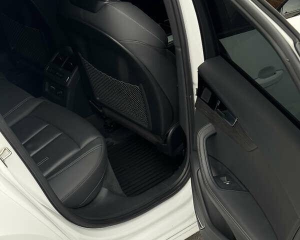 Белый Ауди А4, объемом двигателя 2 л и пробегом 35 тыс. км за 35999 $, фото 9 на Automoto.ua