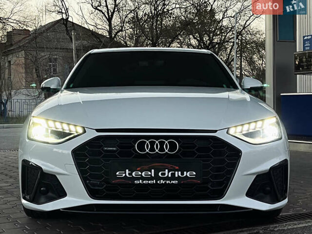 Белый Ауди А4, объемом двигателя 1.98 л и пробегом 40 тыс. км за 29499 $, фото 3 на Automoto.ua