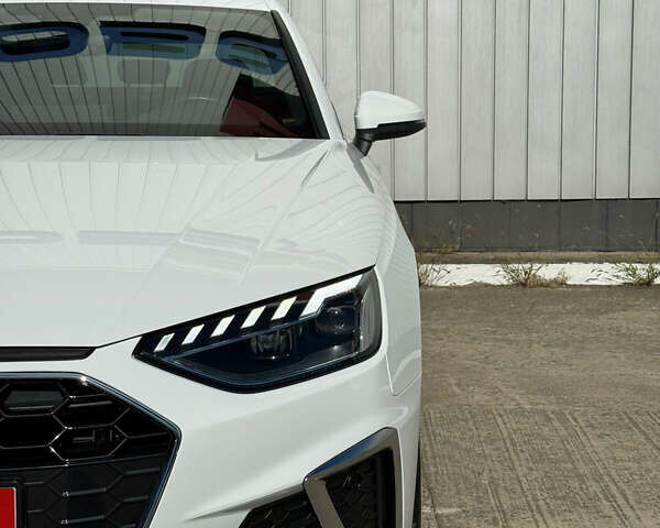Білий Ауді А4, об'ємом двигуна 2 л та пробігом 55 тис. км за 25500 $, фото 4 на Automoto.ua