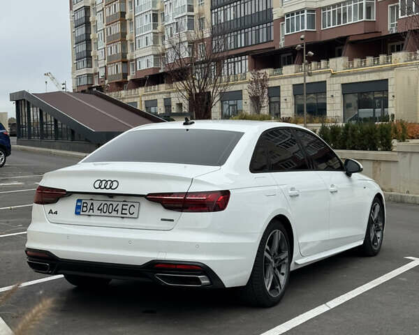 Белый Ауди А4, объемом двигателя 2 л и пробегом 35 тыс. км за 35999 $, фото 1 на Automoto.ua