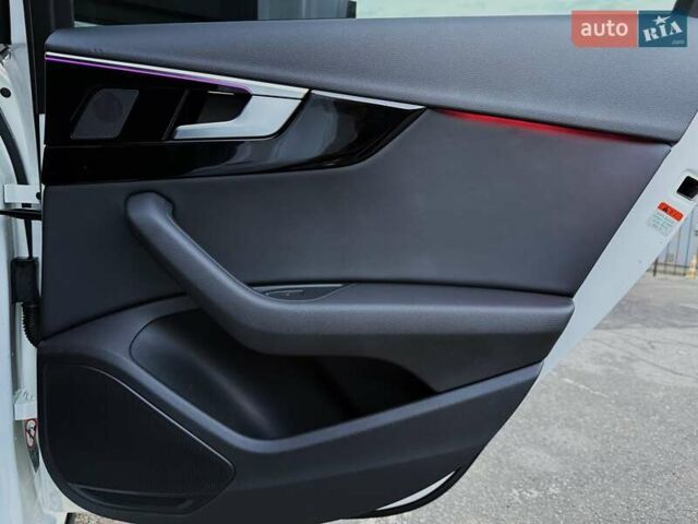 Білий Ауді А4, об'ємом двигуна 1.98 л та пробігом 76 тис. км за 30999 $, фото 31 на Automoto.ua