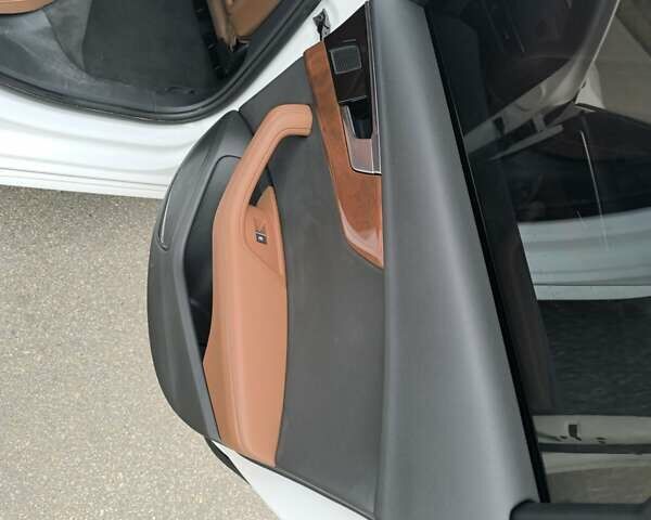 Белый Ауди А4, объемом двигателя 2.01 л и пробегом 53 тыс. км за 27000 $, фото 5 на Automoto.ua