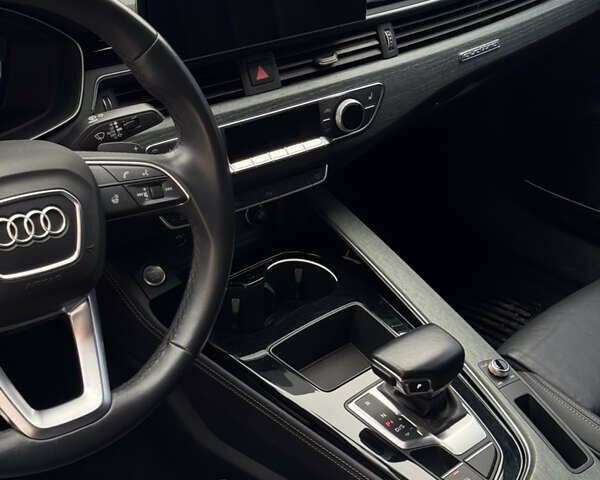 Белый Ауди А4, объемом двигателя 2 л и пробегом 35 тыс. км за 35999 $, фото 5 на Automoto.ua