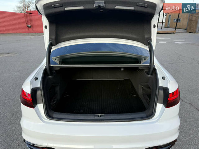 Білий Ауді А4, об'ємом двигуна 2 л та пробігом 126 тис. км за 23900 $, фото 56 на Automoto.ua