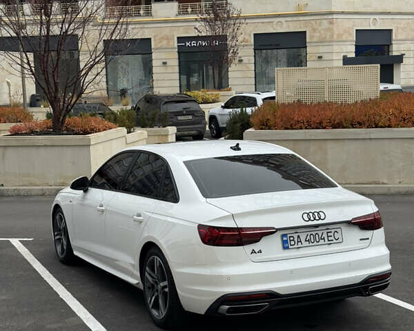 Белый Ауди А4, объемом двигателя 2 л и пробегом 35 тыс. км за 35999 $, фото 2 на Automoto.ua