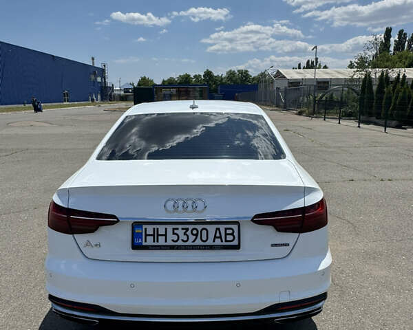 Белый Ауди А4, объемом двигателя 2 л и пробегом 111 тыс. км за 26100 $, фото 3 на Automoto.ua