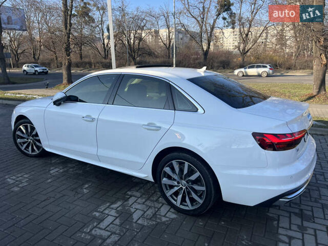 Белый Ауди А4, объемом двигателя 2 л и пробегом 105 тыс. км за 26000 $, фото 4 на Automoto.ua