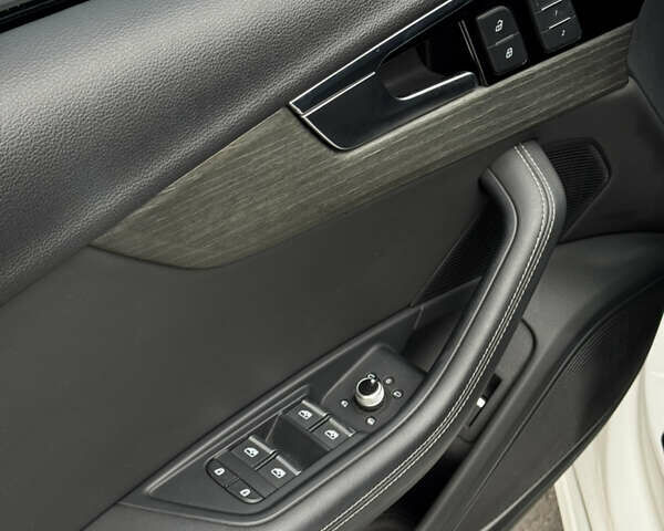 Белый Ауди А4, объемом двигателя 2 л и пробегом 35 тыс. км за 35999 $, фото 7 на Automoto.ua