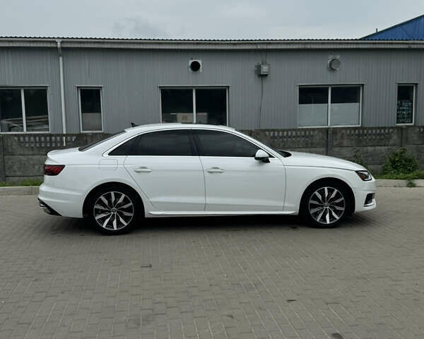 Белый Ауди А4, объемом двигателя 1.98 л и пробегом 110 тыс. км за 29000 $, фото 2 на Automoto.ua