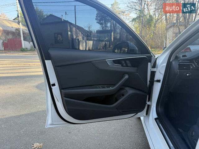 Белый Ауди А4, объемом двигателя 2 л и пробегом 131 тыс. км за 22500 $, фото 10 на Automoto.ua