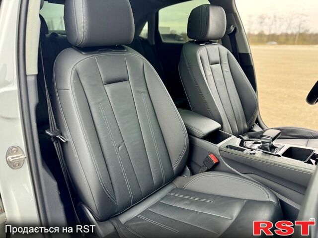 Білий Ауді А4, об'ємом двигуна 2 л та пробігом 132 тис. км за 24500 $, фото 7 на Automoto.ua