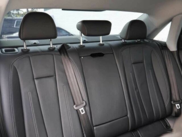 Белый Ауди А4, объемом двигателя 2 л и пробегом 27 тыс. км за 18000 $, фото 10 на Automoto.ua