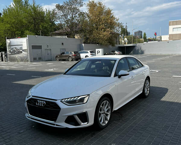 Белый Ауди А4, объемом двигателя 1.97 л и пробегом 25 тыс. км за 33200 $, фото 1 на Automoto.ua