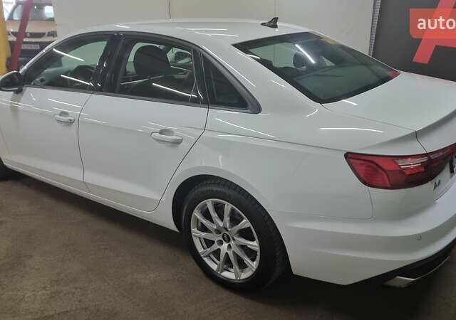 Белый Ауди А4, объемом двигателя 1.97 л и пробегом 72 тыс. км за 28900 $, фото 3 на Automoto.ua