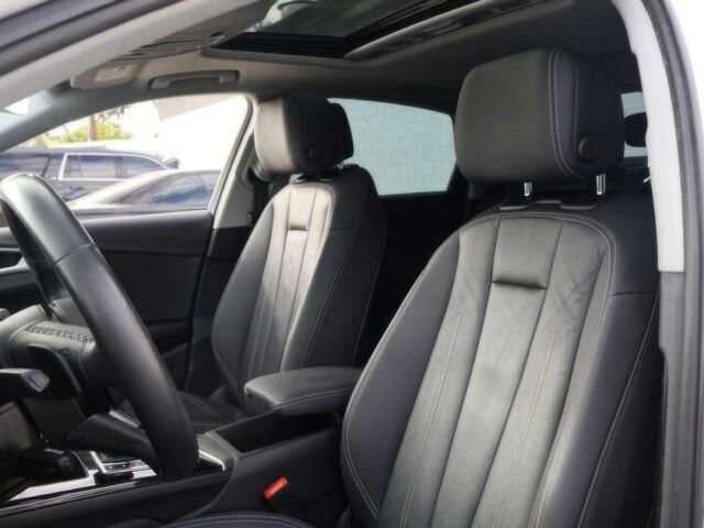 Белый Ауди А4, объемом двигателя 2 л и пробегом 27 тыс. км за 18000 $, фото 8 на Automoto.ua