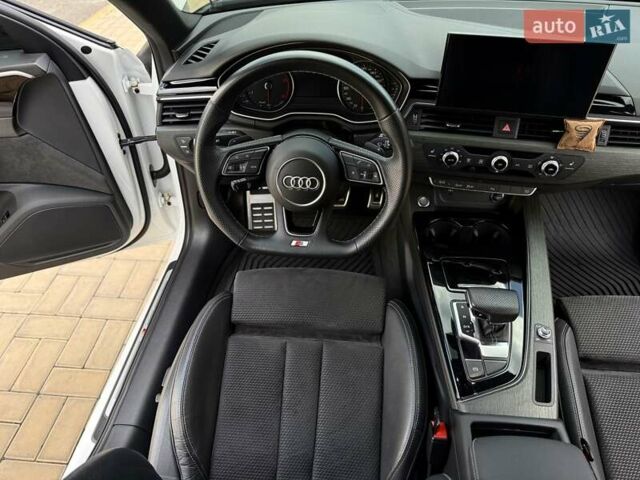 Білий Ауді А4, об'ємом двигуна 2 л та пробігом 37 тис. км за 35950 $, фото 65 на Automoto.ua