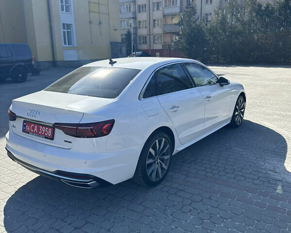 Білий Ауді А4, об'ємом двигуна 2 л та пробігом 32 тис. км за 29850 $, фото 24 на Automoto.ua