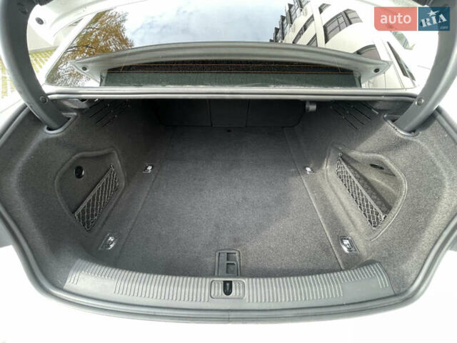 Білий Ауді А4, об'ємом двигуна 2 л та пробігом 70 тис. км за 27000 $, фото 37 на Automoto.ua