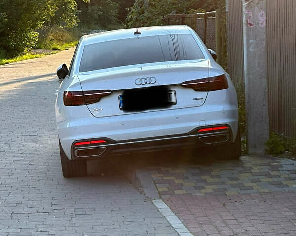 Белый Ауди А4, объемом двигателя 1.98 л и пробегом 102 тыс. км за 33000 $, фото 1 на Automoto.ua