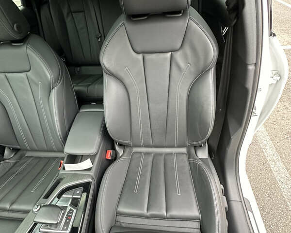 Білий Ауді А4, об'ємом двигуна 1.98 л та пробігом 32 тис. км за 31999 $, фото 19 на Automoto.ua