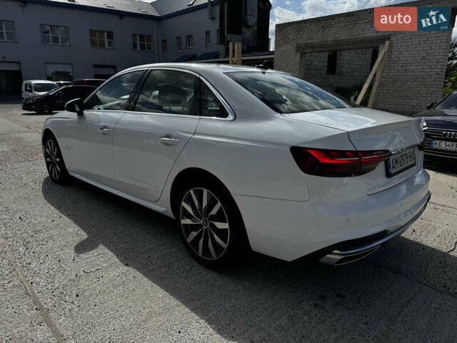 Белый Ауди А4, объемом двигателя 2 л и пробегом 16 тыс. км за 28999 $, фото 1 на Automoto.ua