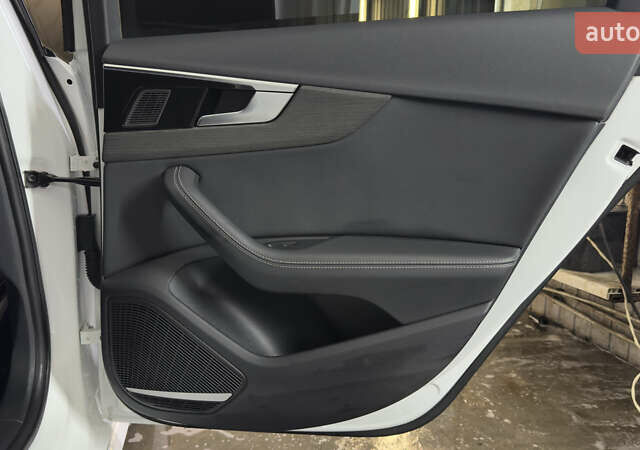 Білий Ауді А4, об'ємом двигуна 1.98 л та пробігом 62 тис. км за 33000 $, фото 12 на Automoto.ua