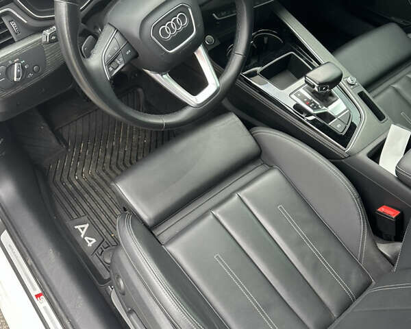 Білий Ауді А4, об'ємом двигуна 1.98 л та пробігом 32 тис. км за 31999 $, фото 14 на Automoto.ua