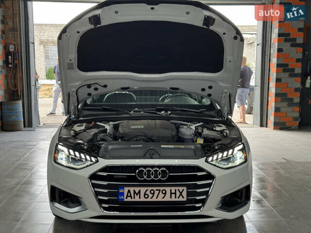 Белый Ауди А4, объемом двигателя 2 л и пробегом 16 тыс. км за 28999 $, фото 58 на Automoto.ua