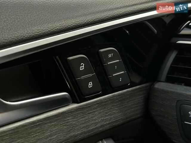 Білий Ауді А4, об'ємом двигуна 2 л та пробігом 47 тис. км за 30990 $, фото 15 на Automoto.ua