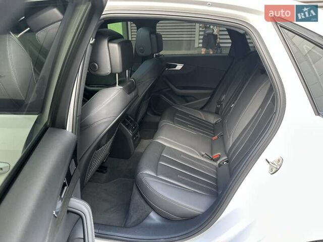 Білий Ауді А4, об'ємом двигуна 2 л та пробігом 47 тис. км за 30990 $, фото 40 на Automoto.ua