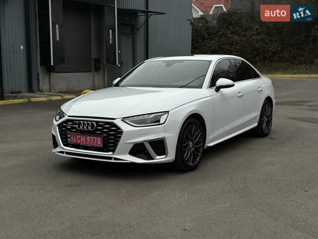 Белый Ауди А4, объемом двигателя 2 л и пробегом 22 тыс. км за 30000 $, фото 1 на Automoto.ua