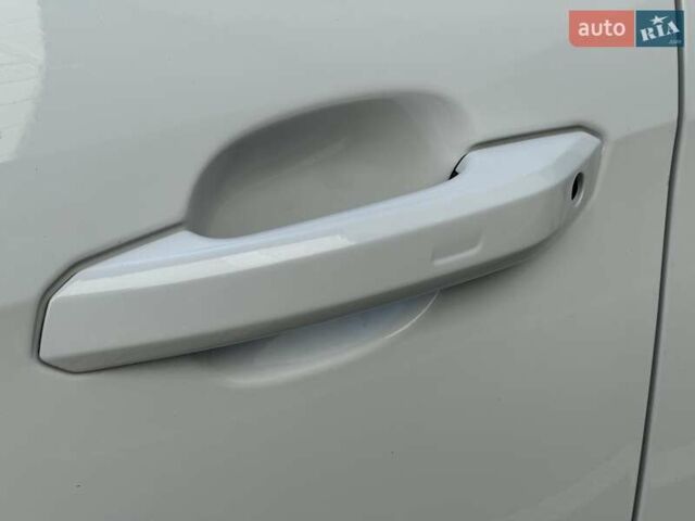 Білий Ауді А4, об'ємом двигуна 2 л та пробігом 47 тис. км за 30990 $, фото 4 на Automoto.ua