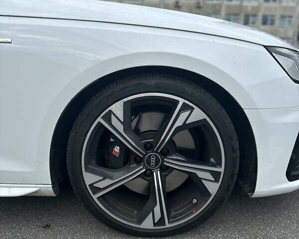 Білий Ауді А4, об'ємом двигуна 1.98 л та пробігом 32 тис. км за 31999 $, фото 5 на Automoto.ua