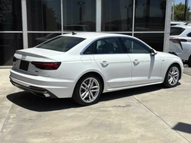 Белый Ауди А4, объемом двигателя 2 л и пробегом 22 тыс. км за 15000 $, фото 6 на Automoto.ua